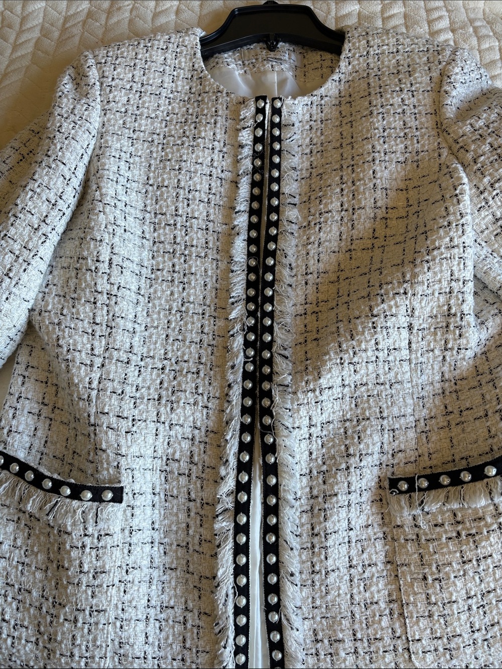 Tahari White Tweed Collarless Jacket with Black Trim and Pearl Studs - Picture 5 of 7